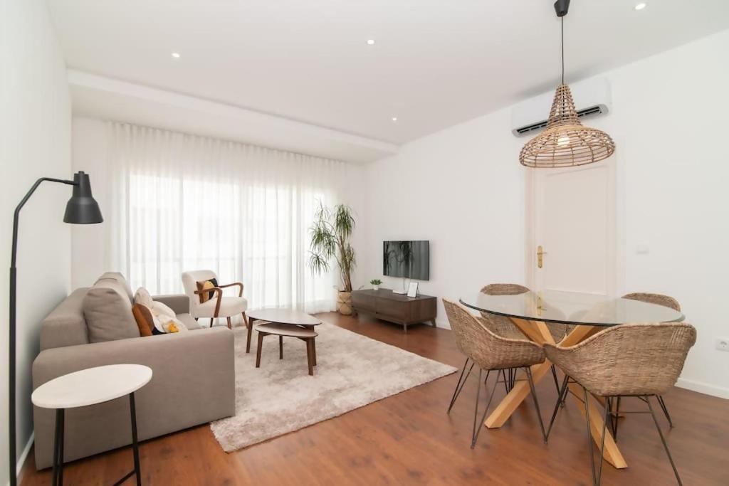 Cozy Sea View Apartment Near City & Airport Ponta Delgada Exteriör bild