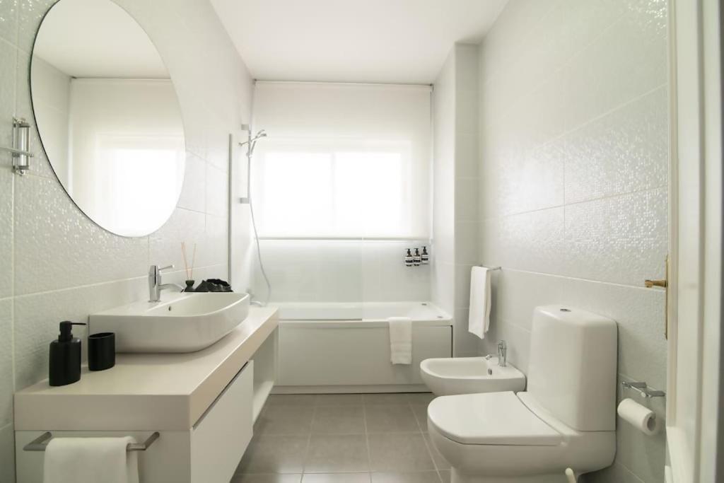 Cozy Sea View Apartment Near City & Airport Ponta Delgada Exteriör bild