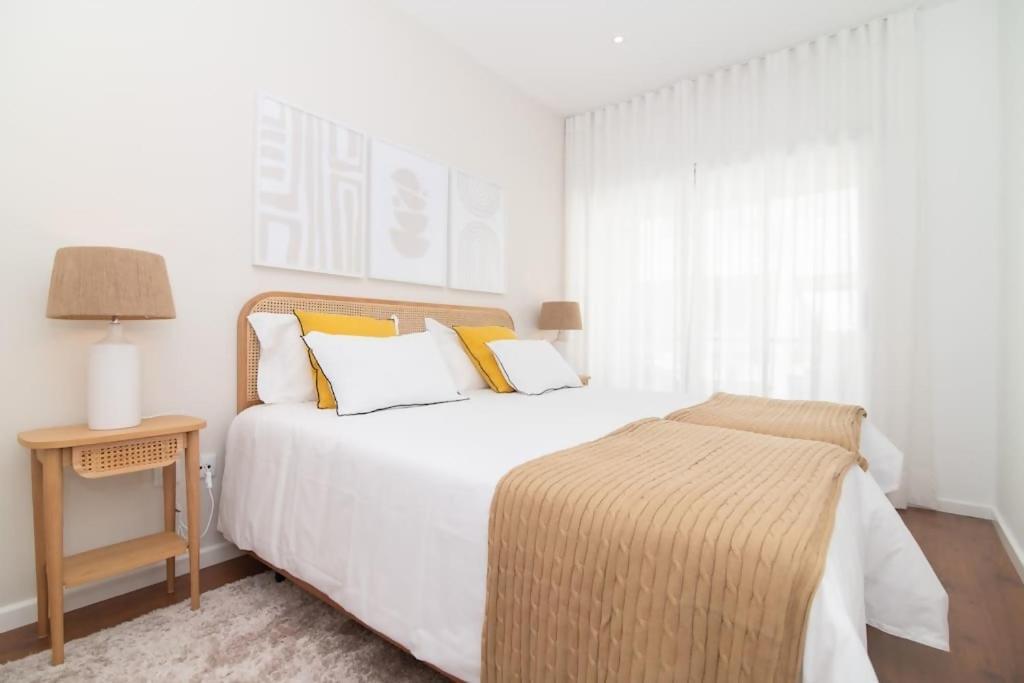 Cozy Sea View Apartment Near City & Airport Ponta Delgada Exteriör bild