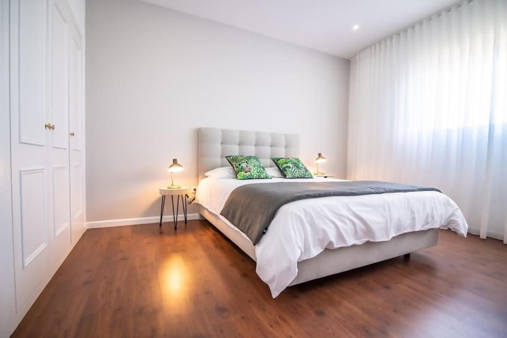 Cozy Sea View Apartment Near City & Airport Ponta Delgada Exteriör bild