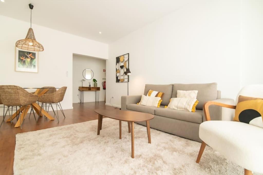 Cozy Sea View Apartment Near City & Airport Ponta Delgada Exteriör bild