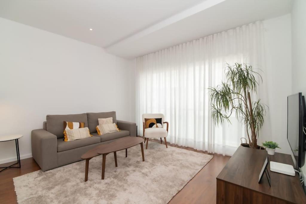 Cozy Sea View Apartment Near City & Airport Ponta Delgada Exteriör bild